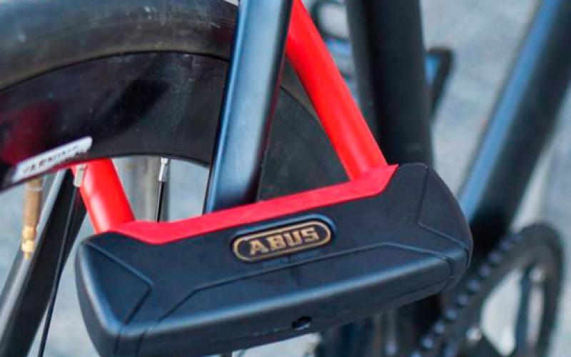 <p>ABUS is een van de bekendste merken op het gebied van fietssloten. Of je nu een&amp;nbsp;ABUS U-slot,&amp;nbsp;kettingslot&amp;nbsp;of&amp;nbsp;vouwslothebt, wij bieden sleutelduplicatie en -reparatie aan voor vrijwel alle ABUS producten. Het verlies van je ABUS-sleutel hoeft je geen zorgen te maken, wij kunnen een nieuwe voor je maken!</p>
